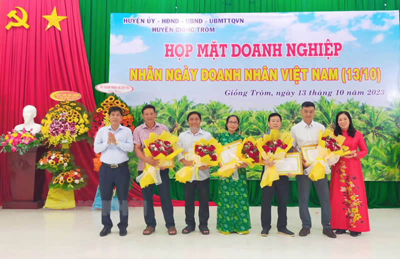 Châu Thành, Giồng Trôm họp mặt doanh nghiệp kỷ niệm Ngày Doanh nhân Việt Nam 13-10-2023