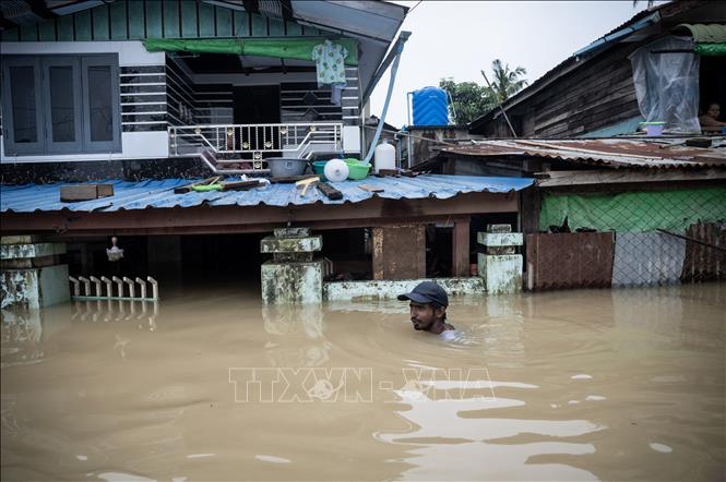 Cảnh ngập lụt sau những trận mưa lớn tại vùng Bago, miền Nam Myanmar, ngày 12-8-2023. Ảnh: AFP/TTXVN
