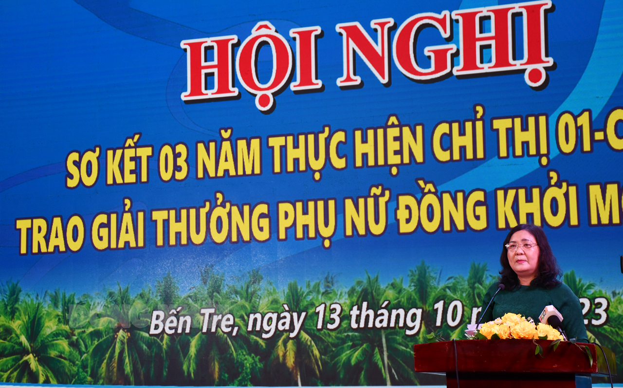 Phó bí Thư Thường trực Tỉnh ủy, phụ trách Tỉnh ủy - Chủ tịch HĐND tỉnh Hồ Thị Hoàng Yến phát biểu.