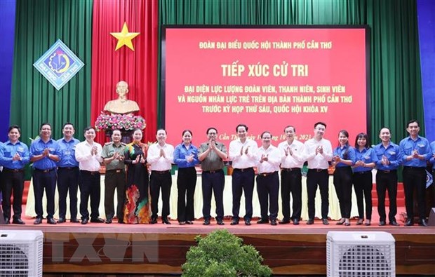 Thủ tướng Phạm Minh Chính với cử tri thành phố Cần Thơ. (Ảnh: Dương Giang/TTXVN)