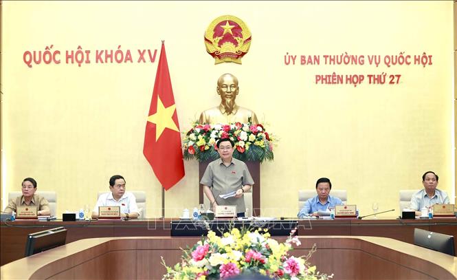 Bế mạc Phiên họp thứ 27 Ủy ban Thường vụ Quốc hội Chủ tịch Quốc hội Vương Đình Huệ phát biểu kết thúc phiên họp. Ảnh: Doãn Tấn/TTXVN