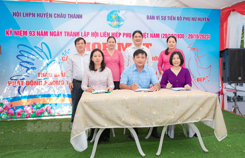 Ký kết chương trình phối hợp giữa Phòng Lao động - Thương binh và Xã hội huyện với Hội LHPN huyện và Công ty cổ phần cung ứng nhân lực Mekong về việc đưa người lao động đi làm việc có thời hạn ở nước ngoài.