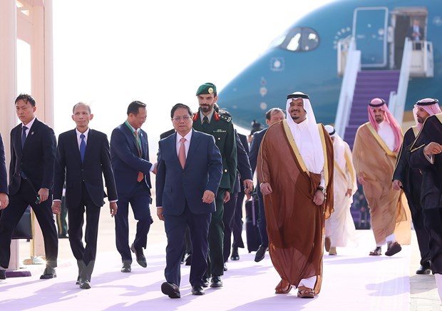 Lễ đón Thủ tướng Phạm Minh Chính đến thành phố Riyadh, Saudi Arabia. Ảnh: Dương Giang/TTXVN