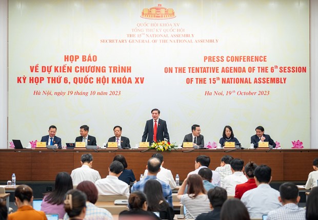 Tổng Thư ký Quốc hội, Chủ nhiệm Văn phòng Quốc hội Bùi Văn Cường chủ trì họp báo. (Ảnh: PV/Vietnam+)
