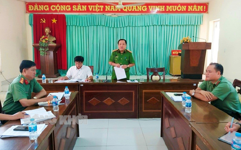 Đại tá Võ Công Bình, Phó trưởng ban Thường trực Ban Chỉ đạo tỉnh phát biểu chỉ đạo. Ảnh: Minh Vương.