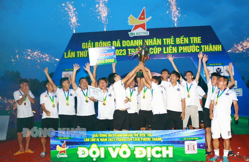 Công ty TNHH XNK Trung Việt Thái vô địch Giải bóng đá doanh nhân trẻ Bến Tre