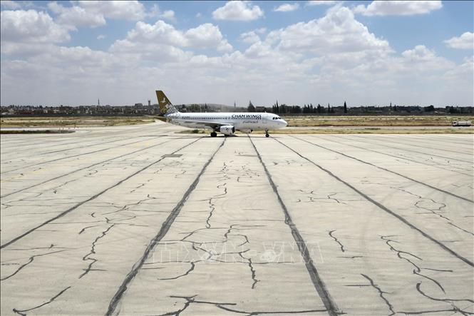 Máy bay đỗ tại sân bay quốc tế Aleppo ở Syria. Ảnh: AFP/TTXVN