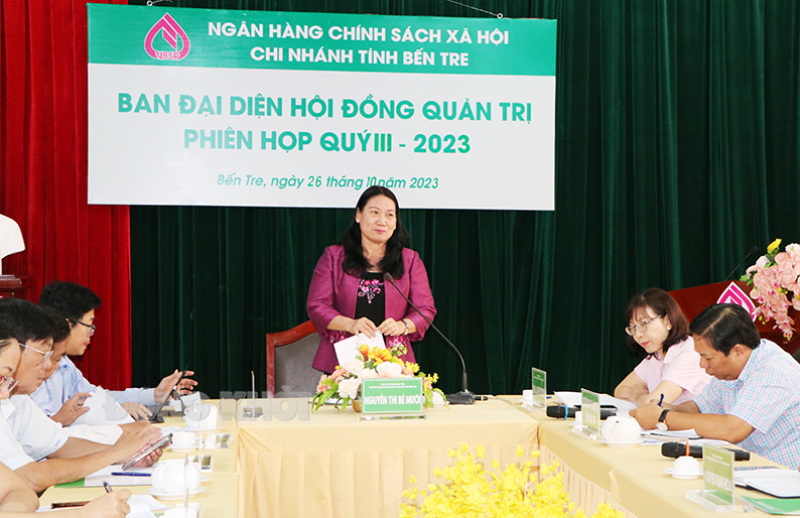 Phó chủ tịch UBND tỉnh - Trưởng Ban đại diện Hội đồng quản trị Ngân hàng chính sách xã hội tỉnh Nguyễn Thị Bé Mười phát biểu tại buổi họp.