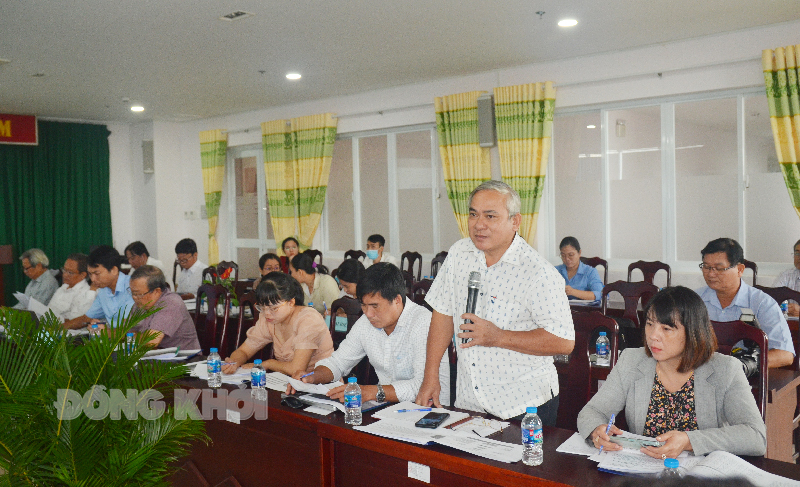 Chi cục trưởng Chi cục Thủy lợi (thuộc Sở Nông nghiệp và Phát triển nông thôn) Nguyễn Quang Thương phát biểu thảo luận