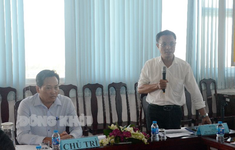 Chủ trì hội nghị.