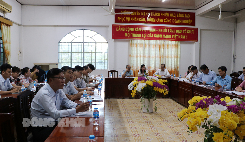 Hội thảo khoa học “Tiềm năng phát triển và đa dạng hóa các sản phẩm thực phẩm từ con tôm Bến Tre” Các đại biểu tham dự hội thảo.