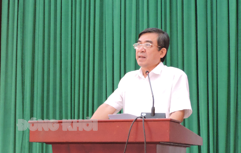 Phát biểu chỉ đạo tại hội nghị tọa đàm của Trưởng ban Dân vận Tỉnh ủy Bùi Văn Bia.