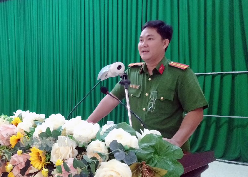 Báo cáo viên truyền đạt nội dung tập huấn. Ảnh: Trần Xiện.