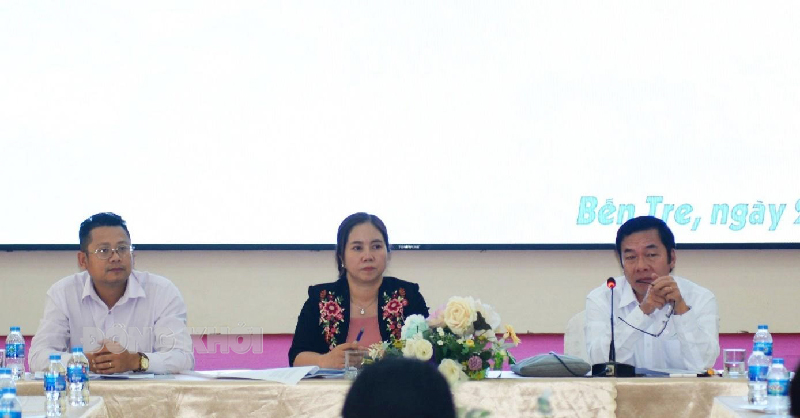 Chủ trì buổi Tọa đàm. Ảnh: Vũ Tiến.