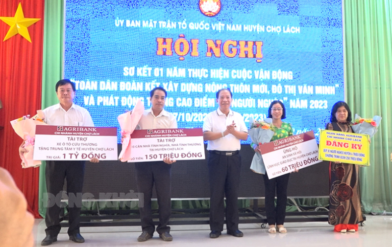 Tin hoạt động các huyện ngày 28-10-2023 Ngân hàng Nông nghiệp đăng ký ủng hộ. Ảnh: Ngọc Lãm