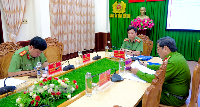 Đảng ủy Công an tỉnh thông tin nhanh kết quả Hội nghị Trung ương 8, khóa XIII Đại tá Trương Sơn Lâm chủ trì hội nghị.