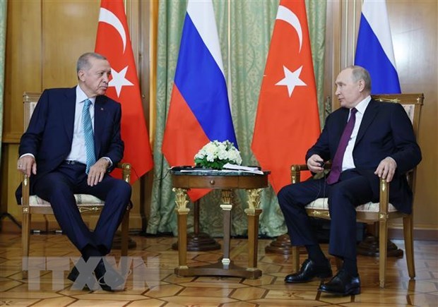 Hợp tác giữa Nga và Thổ Nhĩ Kỳ gặt hái nhiều kết quả tích cực Tổng thống Nga Vladimir Putin (phải) và Tổng thống Thổ Nhĩ Kỳ Recep Tayyip Erdogan trong cuộc gặp ở Sochi, Nga, ngày 4-9-2023. Ảnh: Anadolu/TTXVN