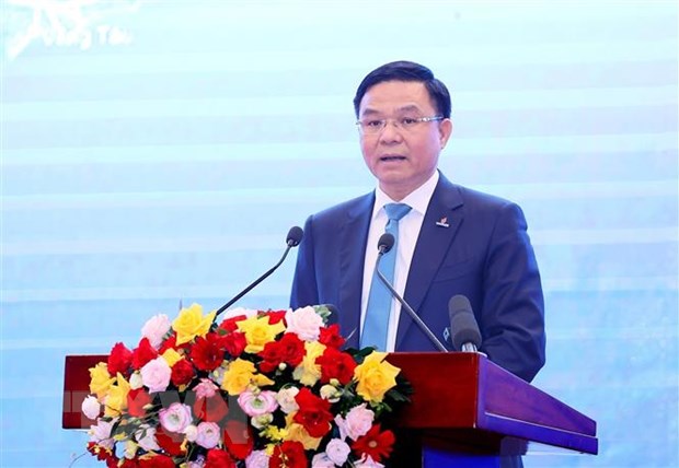 Tổng Giám đốc Tập đoàn Dầu khí quốc gia Việt Nam Lê Mạnh Hùng báo cáo về chuỗi dự án khí điện Lô B-Ô Môn. (Ảnh: Dương Giang/TTXVN)