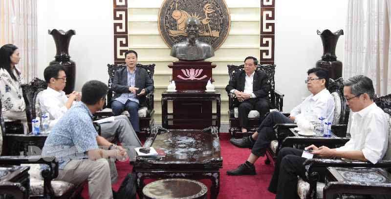 Quang cảnh buổi tiếp chào xã giao của Chủ tịch UBND tỉnh Trần Ngọc Tam với Chủ tịch Tập đoàn Darco Wang Zhi.