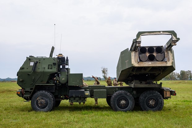 Hệ thống Rocket Đa nòng Cơ động cao (HIMARS) nằm trong gói viện trợ quân sự của Mỹ cho Ukraine. (Ảnh: AFP/TTXVN)