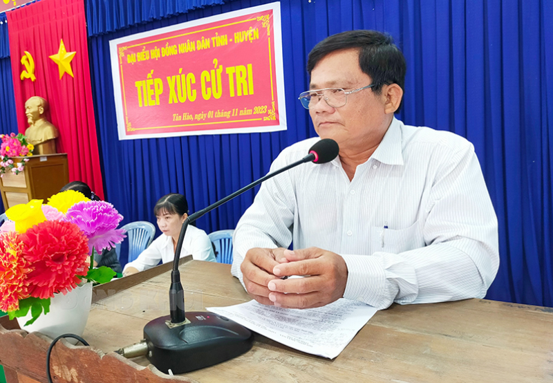 Trưởng ban Kinh tế - Ngân sách HĐND tỉnh Nguyễn Văn Quới giải trình ý kiến cử tri. Ảnh: Diệu Hiền