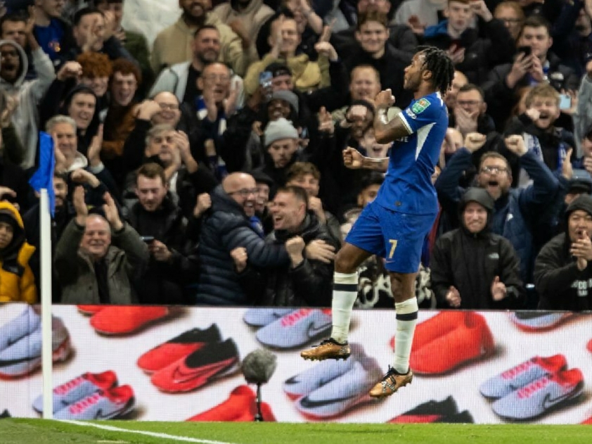 Raheem Sterling là người ấn định chiến thắng cho Chelsea. Ảnh: Getty