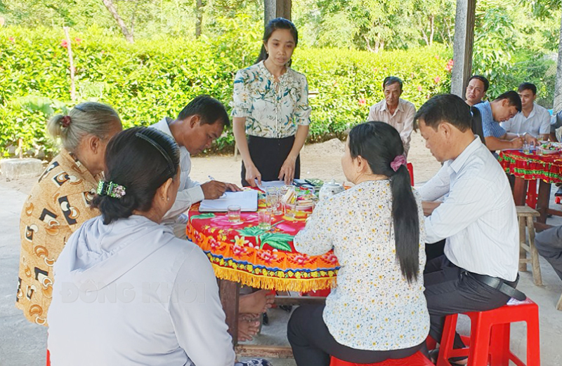 Phòng Tài nguyên và Môi trường huyện Ba Tri, UBND xã Bảo Thuận tổ chức họp dân.