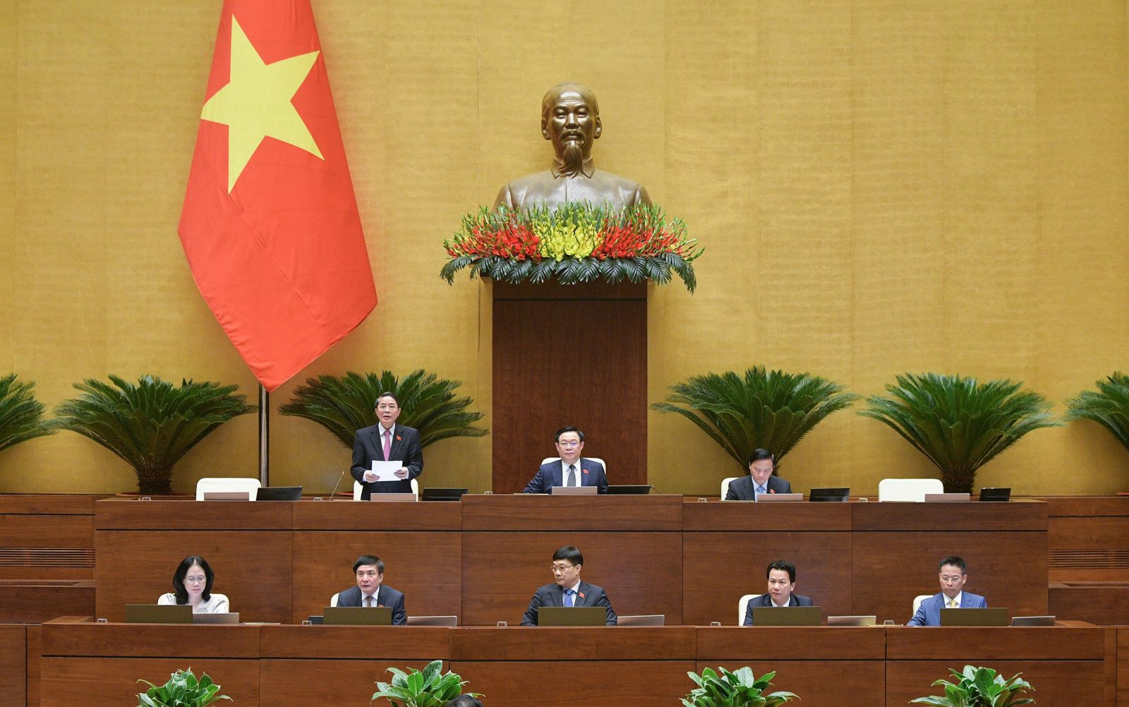 Phó chủ tịch Quốc hội Nguyễn Đức Hải điều hành phiên họp ngày 3-11-2023.