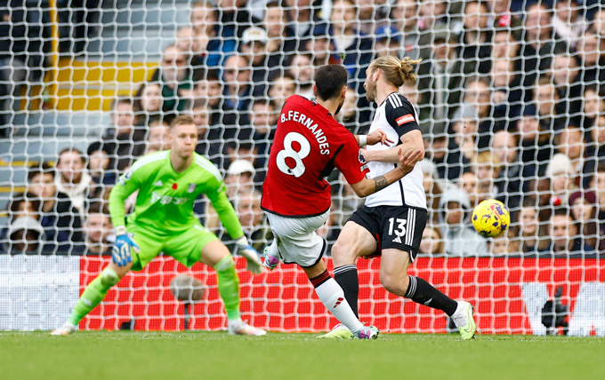 Fernandes ghi bàn duy nhất trận Fulham vs MU ở phút 90'+1