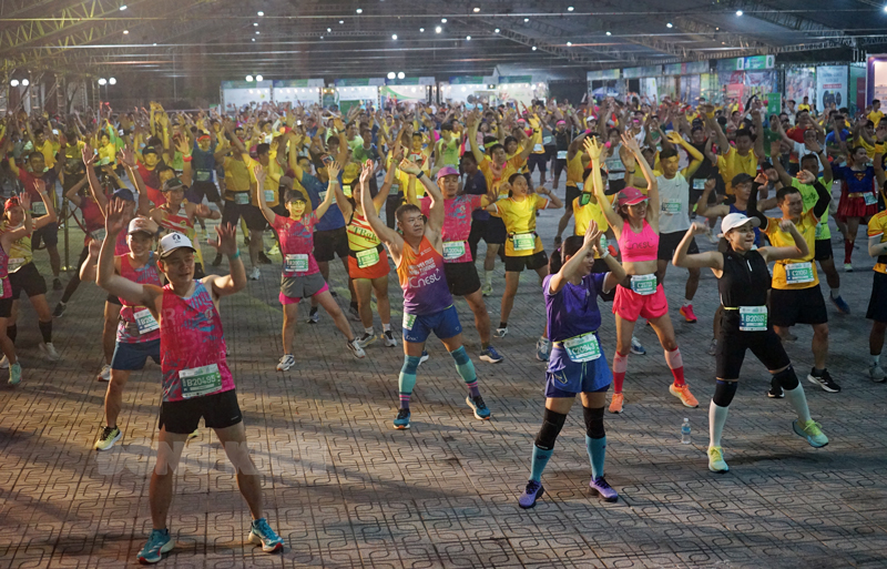 6.000 vận động viên tham gia Giải Bepharco Bến Tre Marathon 2023 Vận động viên khởi động.