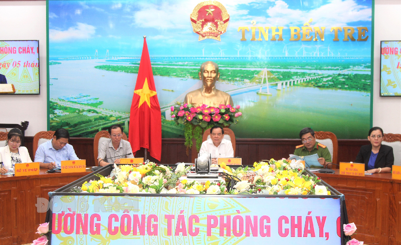 Hội nghị trực tuyến toàn quốc đánh giá kết quả thực hiện Chỉ thị số 01/CT-TTg về tăng cường công tác phòng cháy, chữa cháy trong tình hình mới Đại biểu tham dự hội nghị trực tuyến tại điểm cầu Bến Tre.