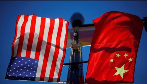 Quốc kỳ của Mỹ và Trung Quốc tại khu Chinatown ở Boston, Massachusetts, năm 2021. (Ảnh: Reuters)
