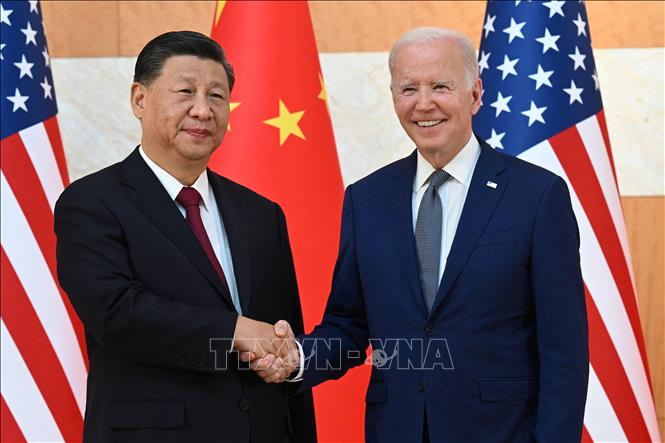 Tổng thống Mỹ Joe Biden (phải) và Chủ tịch Trung Quốc Tập Cận Bình (trái) tại cuộc gặp ở Bali, Indonesia, ngày 14-11-2022. Ảnh tư liệu: AFP/TTXVN