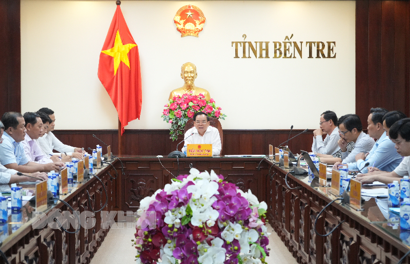 Chủ tịch UBND tỉnh Trần Ngọc Tam chủ trì cuộc họp kiểm tra tiến độ triển khai tái cơ cấu, đầu tư Nhà máy xử lý rác thải Bến Tre.