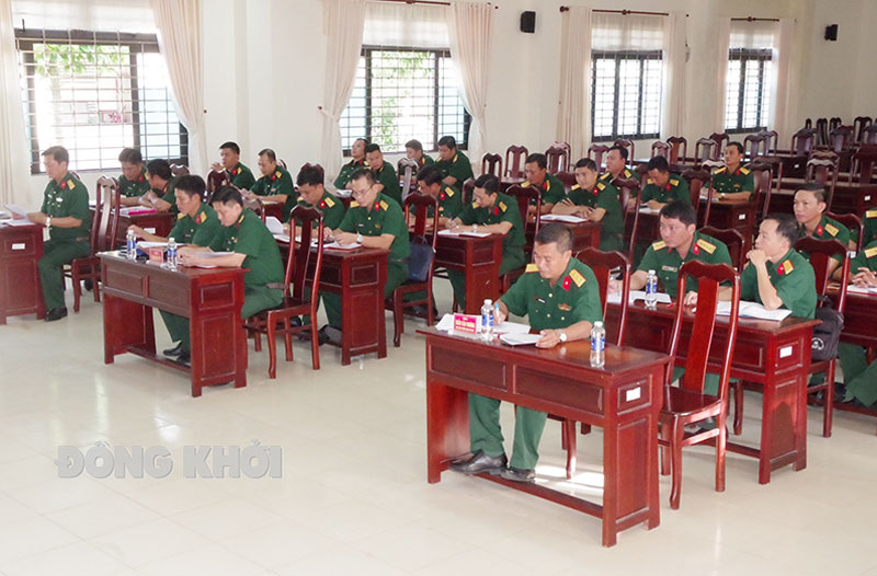 Thực hiện tốt Quy chế dân chủ cơ sở tại Trung đoàn 895 Trung đoàn 895 tổ chức sinh hoạt đối thoại dân chủ cán bộ chiến sĩ.