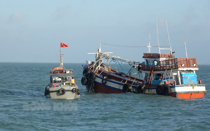 Tàu tuần tra Hải đội Biên phòng 2 ra khơi ứng cứu ngư dân gặp nạn trên biển. Ảnh: Phương Khánh