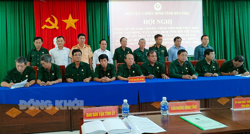 Cựu chiến binh tham gia giữ gìn trật tự an toàn giao thông Ký kết giao ước thi đua giai đoạn 2023 - 2027.