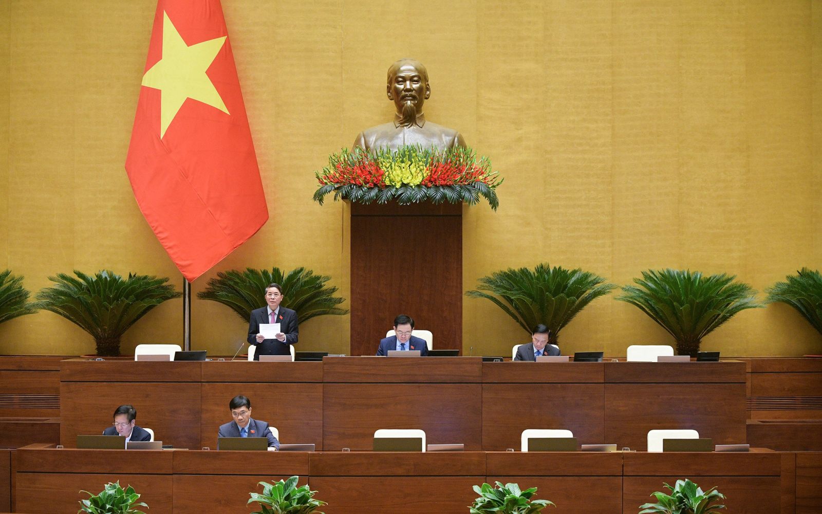 Thông cáo báo chí số 14, Kỳ họp thứ 6, Quốc hội khóa XV Phó Chủ tịch Quốc hội Nguyễn Đức Hải điều hành phiên họp