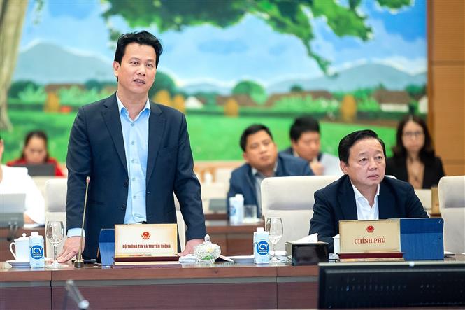 Làm rõ một số vấn đề của dự thảo Luật Tài nguyên nước Bộ trưởng Bộ Tài nguyên và Môi trường Đặng Quốc Khánh phát biểu. Ảnh: Doãn Tấn/TTXVN