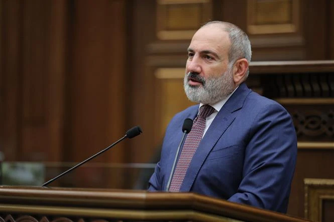 Thủ tướng Armenia Nikol Pashinyan phát biểu tại một phiên họp Quốc hội ở Yerevan. (Ảnh: AFP/TTXVN)