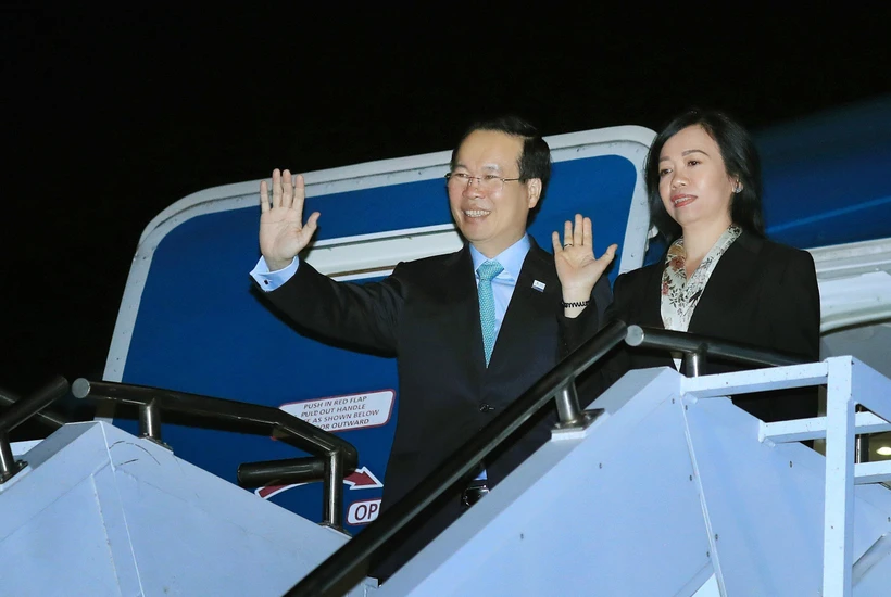 Chủ tịch nước kết thúc tốt đẹp chuyến tham dự Tuần lễ Cấp cao APEC 2023 Chủ tịch nước Võ Văn Thưởng và Phu nhân lên đường về nước. Ảnh: Thống Nhất/TTXVN