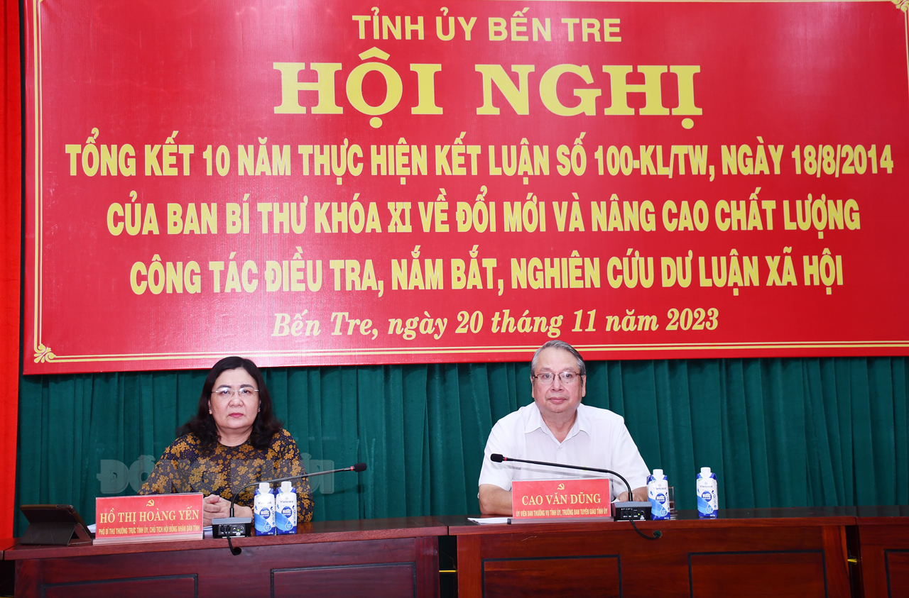 Phó bí thư Thường trực Tỉnh ủy, phụ trách Tỉnh ủy - Chủ tịch HĐND tỉnh Hồ Thị Hoàng Yến; Trưởng ban Tuyên giáo Tỉnh ủy - Hiệu trưởng Trường Chính trị tỉnh Cao Văn Dũng chủ trì hội nghị.