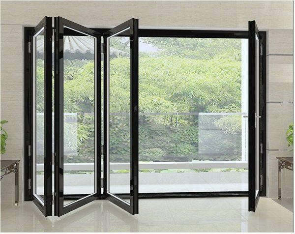 Chất liệu kính cường lực mang lại sự thông thoáng cho không gian sống