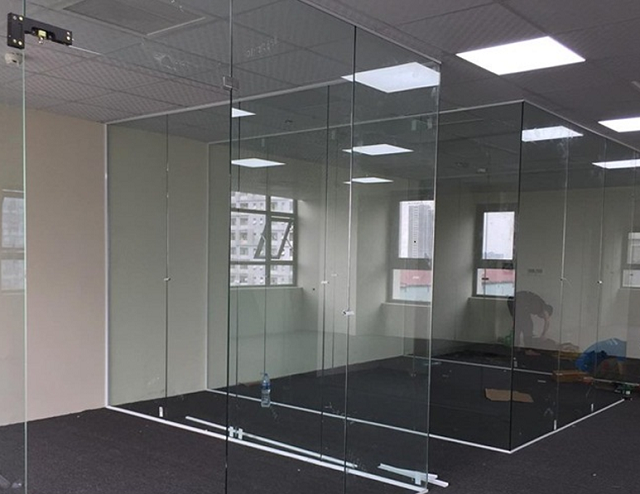 Việt Phong là đơn vị thi công cửa kính, vách kính cường lực uy tín hàng đầu Hà Nội