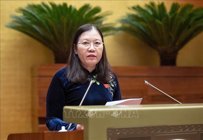 Xét xử nghiêm nhiều vụ án kinh tế, tham nhũng gây thiệt hại đặc biệt lớn Chủ nhiệm Ủy ban Tư pháp của Quốc hội Lê Thị Nga trình bày Báo cáo thẩm tra các báo cáo. Ảnh: Doãn Tấn/TTXVN
