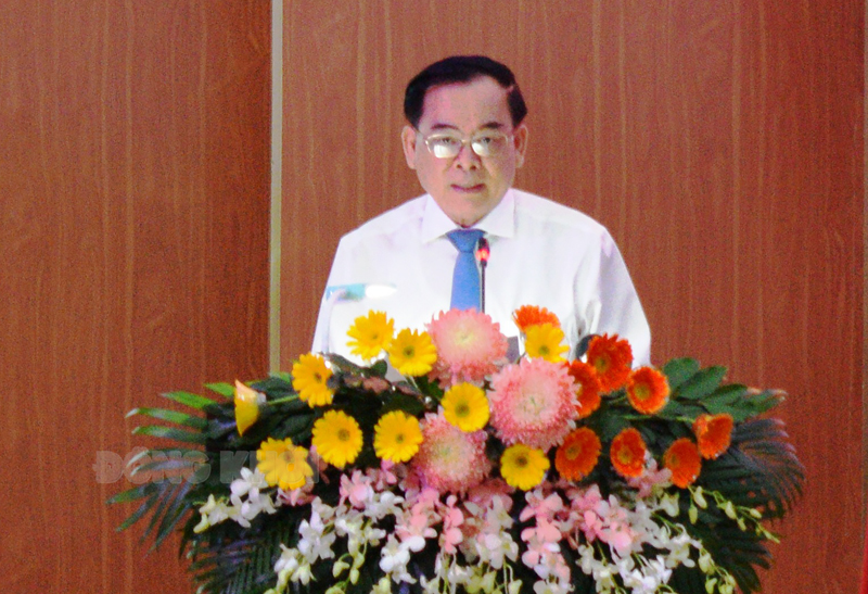 Chủ tịch UBND tỉnh Trần Ngọc Tam phát biểu tại cuộc họp.