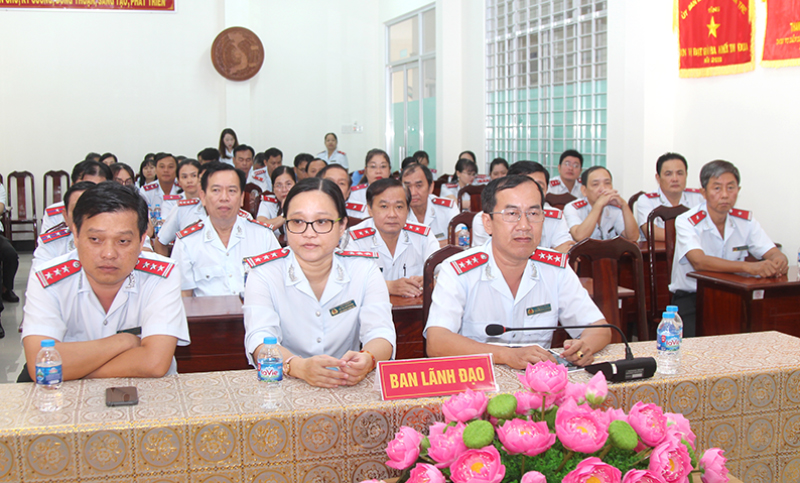 Đại biểu tham dự buổi họp mặt.