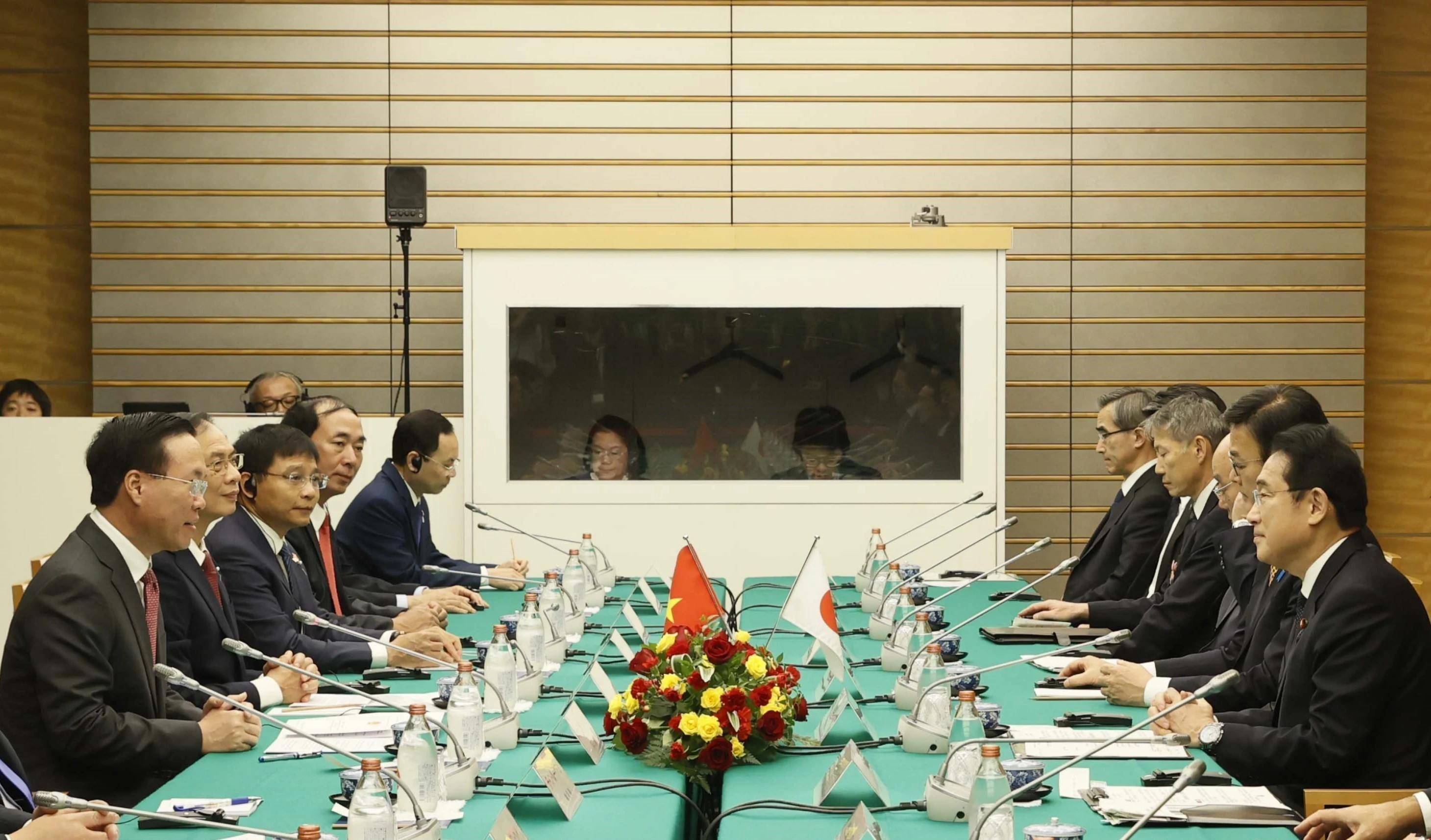 Chủ tịch nước Võ Văn Thưởng hội đàm với Thủ tướng Nhật Bản Kishida Fumio. Ảnh: Thống Nhất/TTXVN