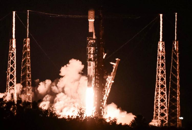 Hàn Quốc hoãn phóng vệ tinh trinh sát quân sự đầu tiên Tên lửa SpaceX Falcon 9,1. Ảnh: AP-Yonhap