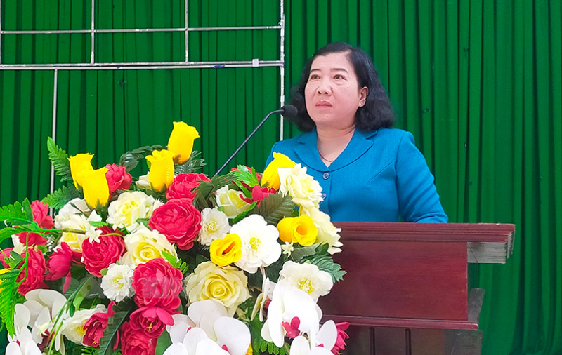 Phó bí thư Thường trực Huyện ủy - Chủ tịch HĐND huyện Nguyễn Thị Thu Phượng phát biểu kết luận hội nghị.